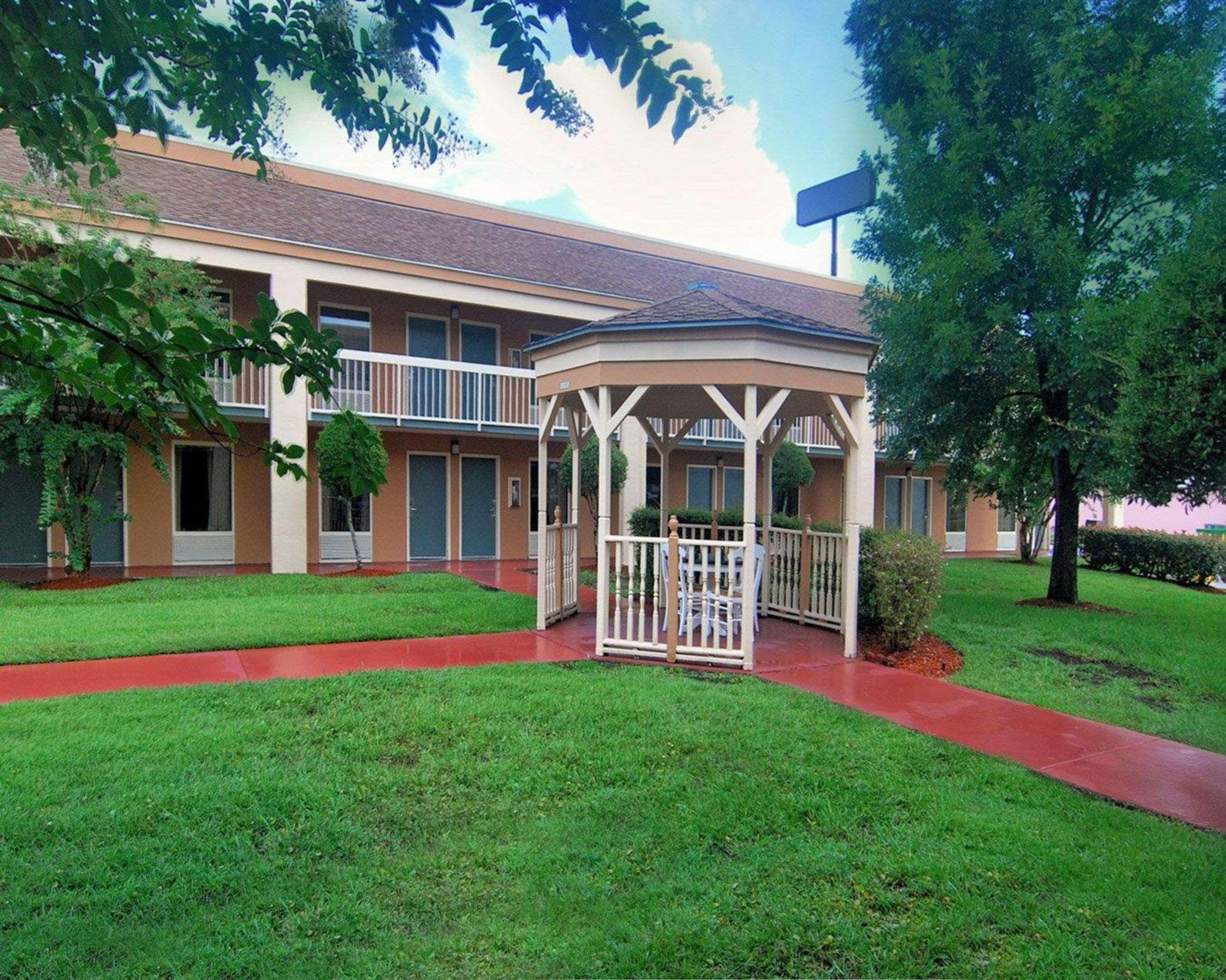 Quality Inn Кингсленд Экстерьер фото